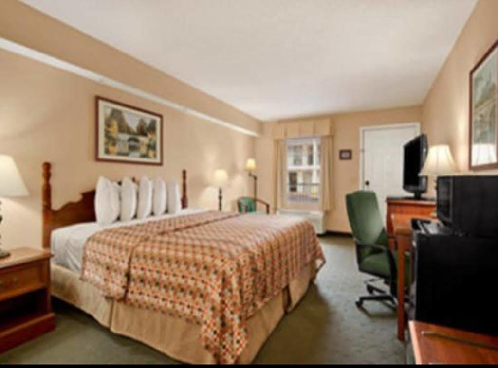 Baymont By Wyndham Eden Motel Exterior photo