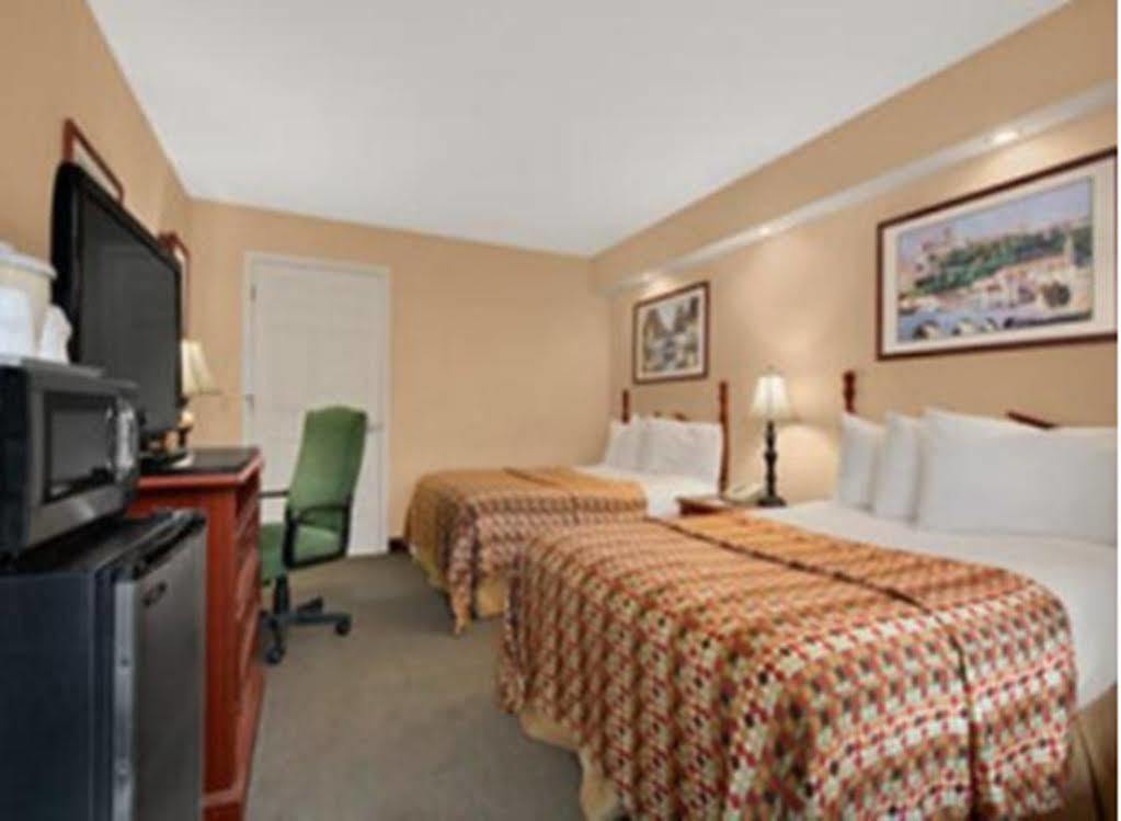 Baymont By Wyndham Eden Motel Exterior photo